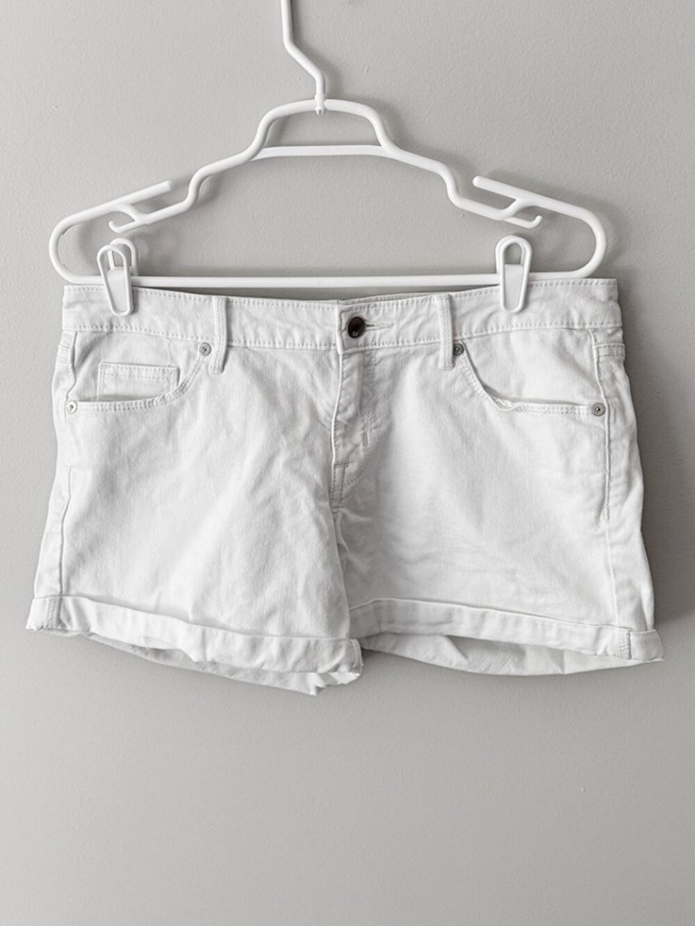 Mossimo Denim Mid Rise White Roll-Cuff Jean Shorts Women's Size 8/29